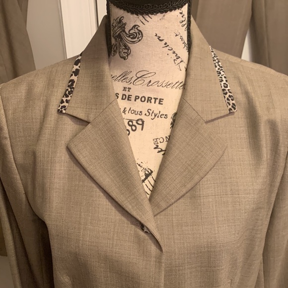 Alain Manoukian 2 Piece Suit Set (Dress & Blazer) with Leopard accent - Picture 5 of 12